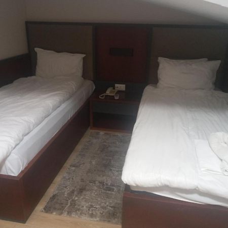 Hotel Oferta 普里兹伦 外观 照片